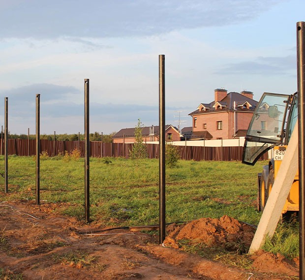 Винтовые сваи для забора в Михайлове